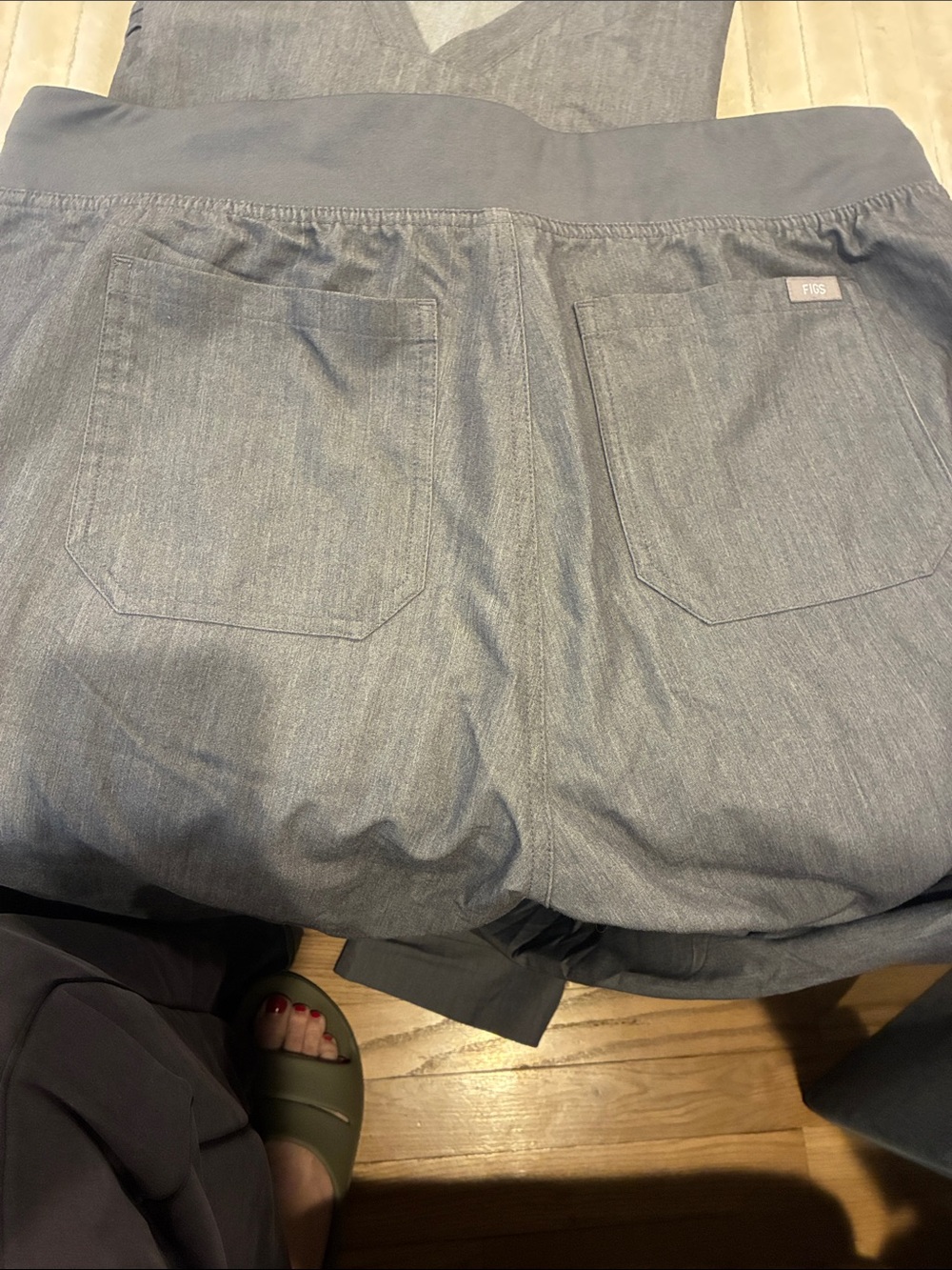 Large Figs graphite Livingston pants/ free Xl top(bleach stain) - Picture 4 of 5